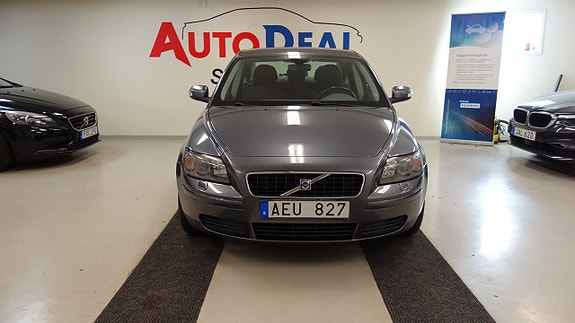 Volvo S40 2 of 13