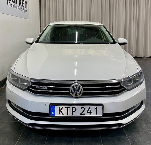 Volkswagen Passat 3 of 23