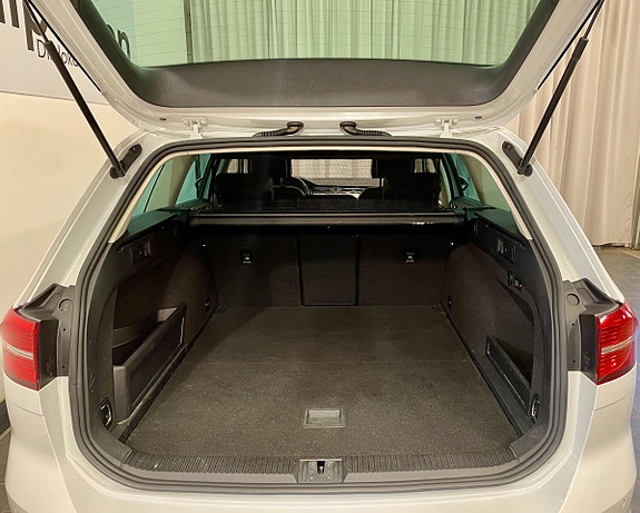 Volkswagen Passat 22 of 23