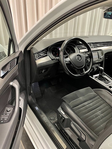 Volkswagen Passat 6 of 23