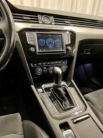 Volkswagen Passat 11 of 23