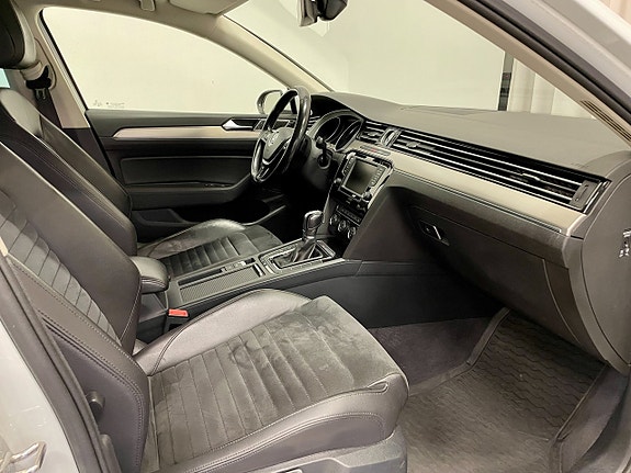 Volkswagen Passat 16 of 23