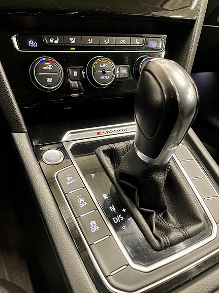 Volkswagen Passat 12 of 23