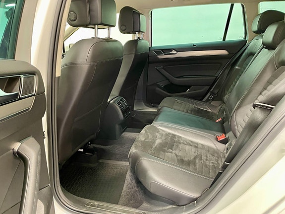 Volkswagen Passat 20 of 23