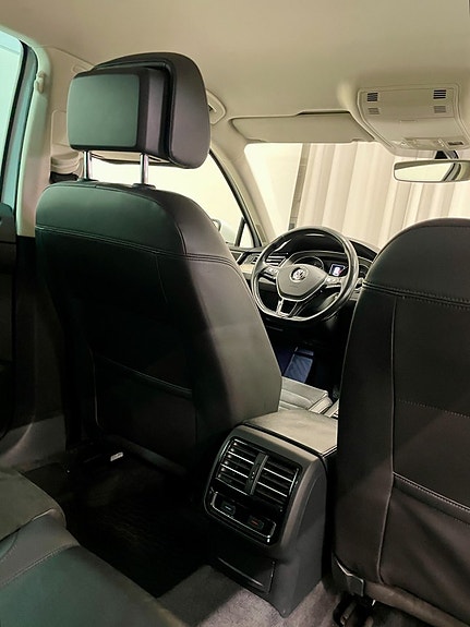 Volkswagen Passat 21 of 23