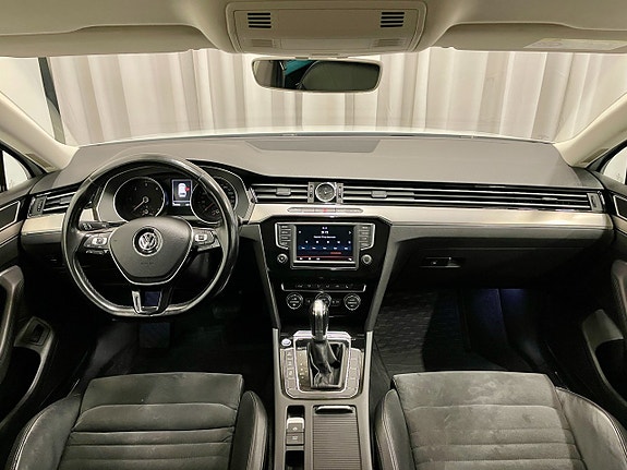 Volkswagen Passat 18 of 23