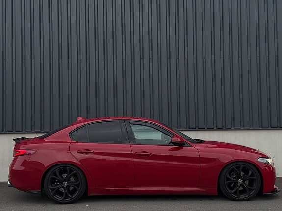 Alfa Romeo Giulia 7 of 18