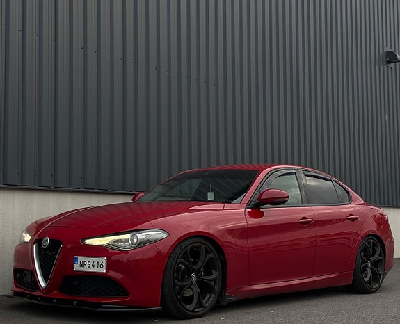 Alfa Romeo Giulia 3 of 18