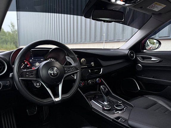 Alfa Romeo Giulia 13 of 18