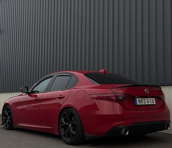 Alfa Romeo Giulia 8 of 18
