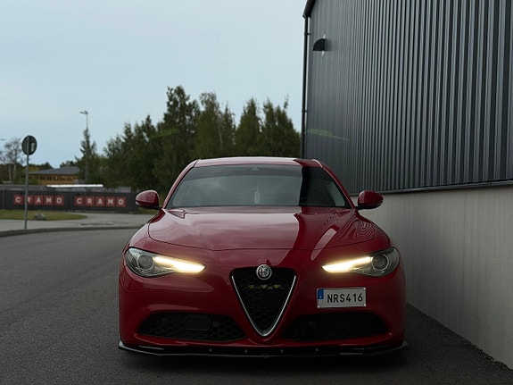 Alfa Romeo Giulia 4 of 18