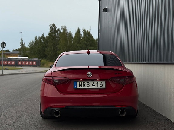 Alfa Romeo Giulia 9 of 18