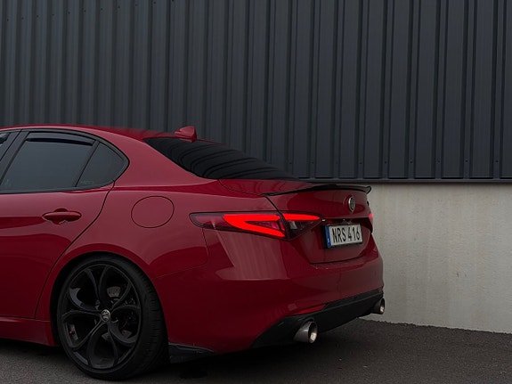 Alfa Romeo Giulia 12 of 18