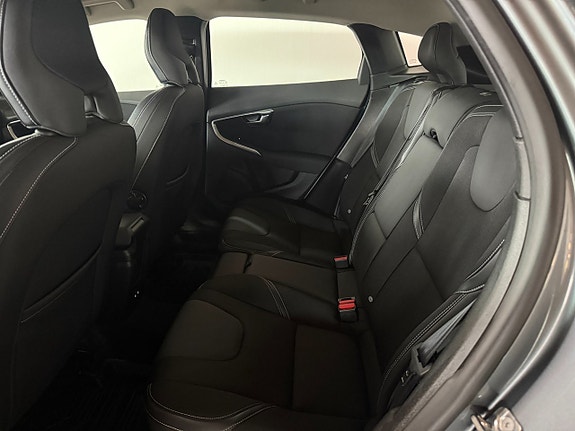 Volvo V40 12 of 22