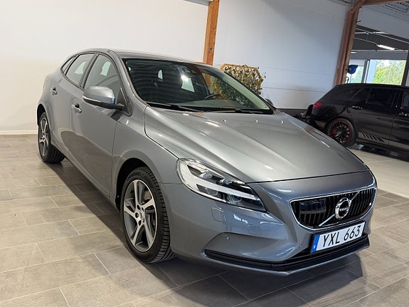 Volvo V40 8 of 22