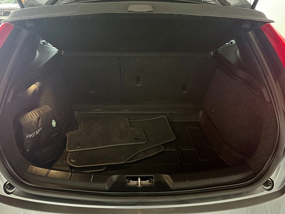Volvo V40 11 of 22
