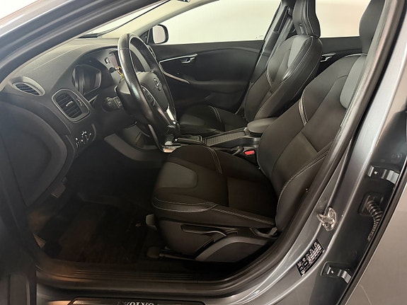 Volvo V40 13 of 22