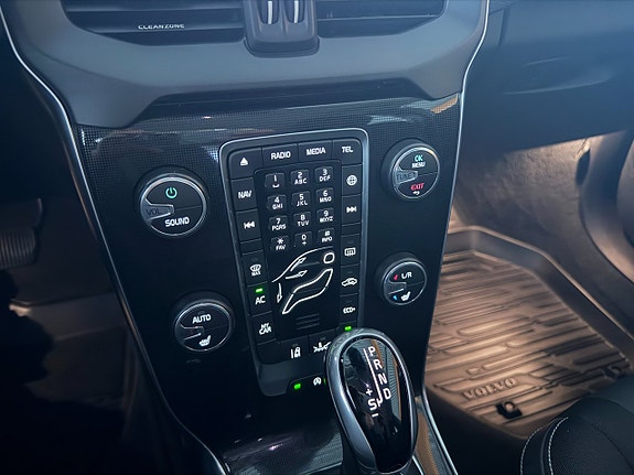 Volvo V40 18 of 22