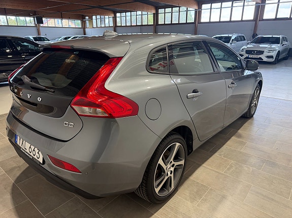 Volvo V40 7 of 22