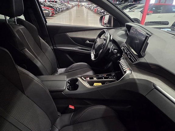 Peugeot 3008 4 of 10