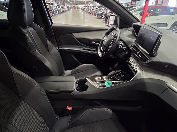 Peugeot 3008 4 of 10