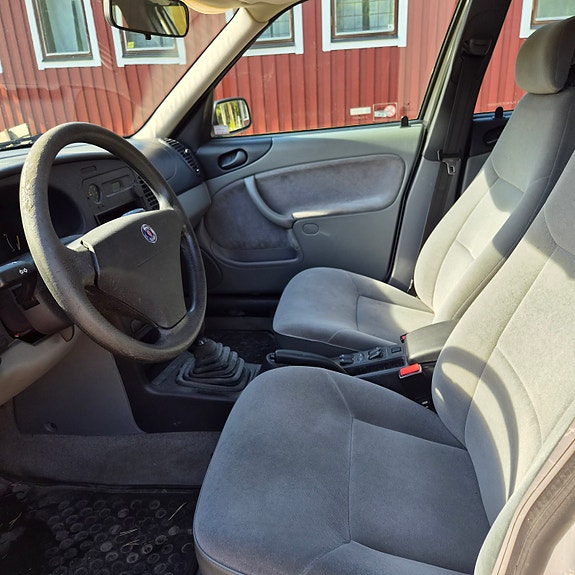 Saab 900 7 of 17