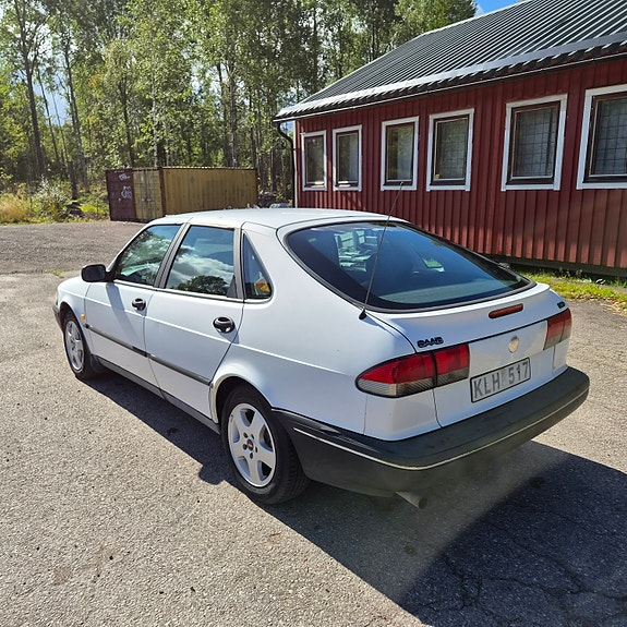 Saab 900 2 of 17
