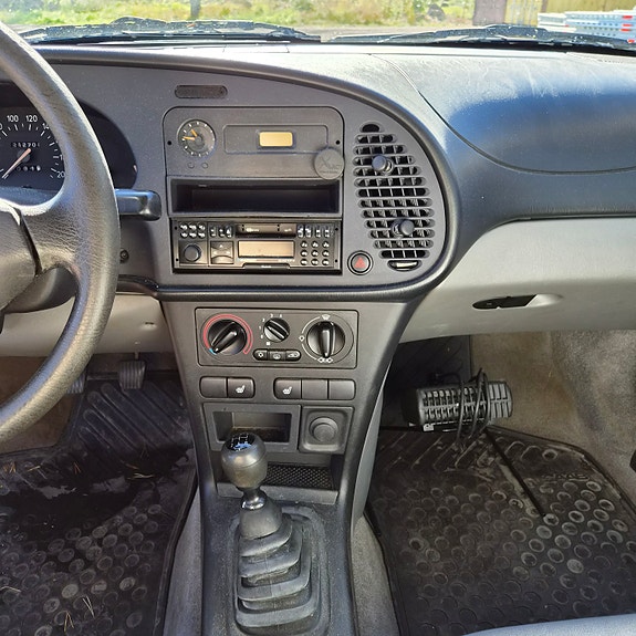 Saab 900 6 of 17