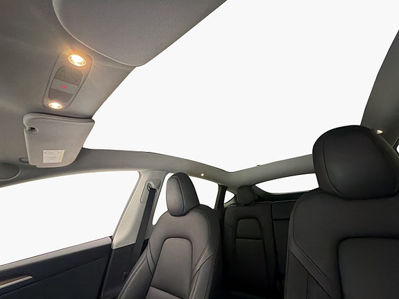 Tesla Model Y 13 of 30