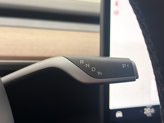 Tesla Model Y 26 of 30