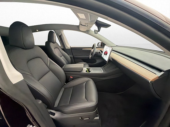 Tesla Model Y 10 of 30