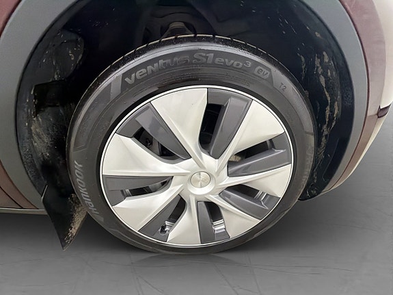 Tesla Model Y 30 of 30