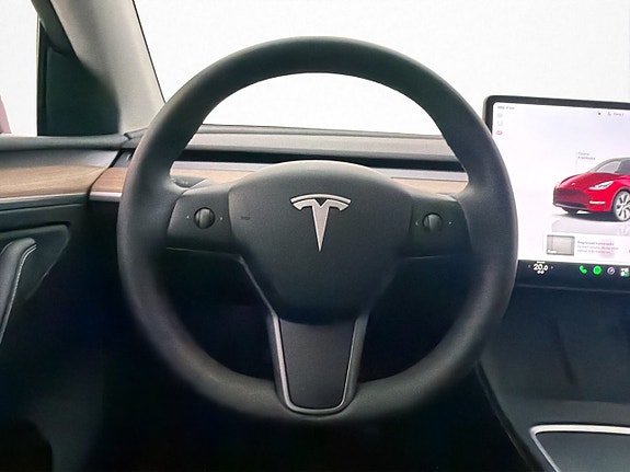 Tesla Model Y 11 of 30