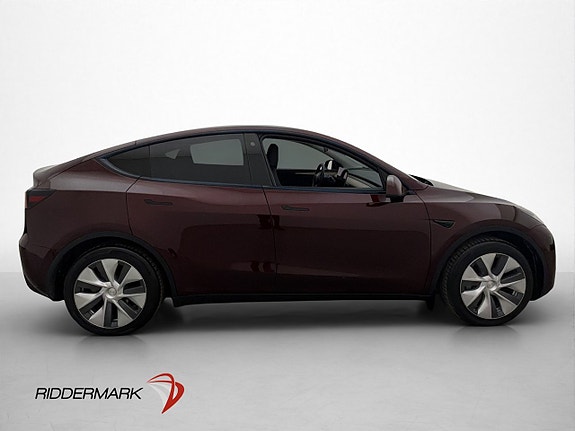 Tesla Model Y 8 of 30