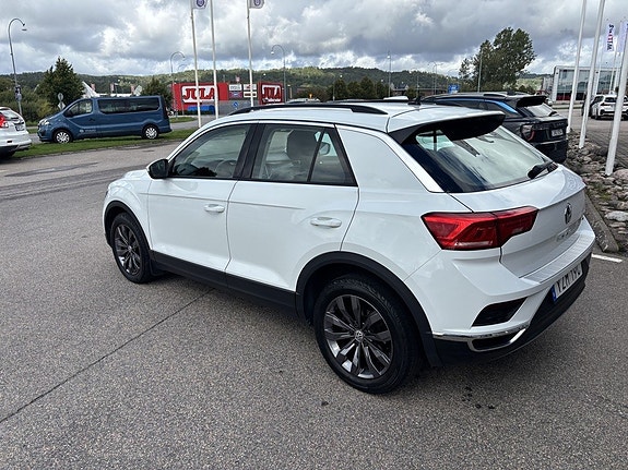 Volkswagen T-Roc 4 of 14