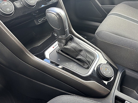 Volkswagen T-Roc 14 of 14