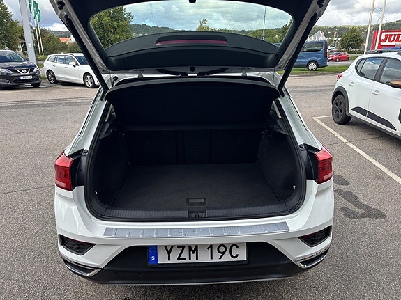 Volkswagen T-Roc 8 of 14