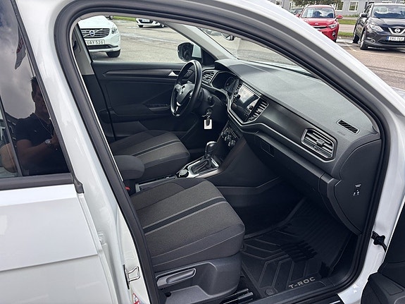 Volkswagen T-Roc 7 of 14