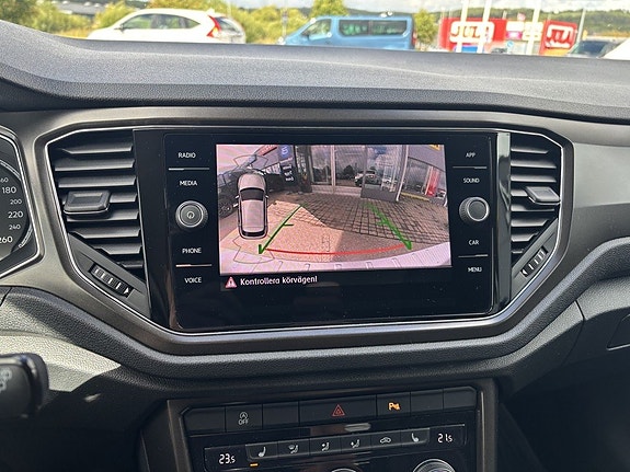 Volkswagen T-Roc 12 of 14