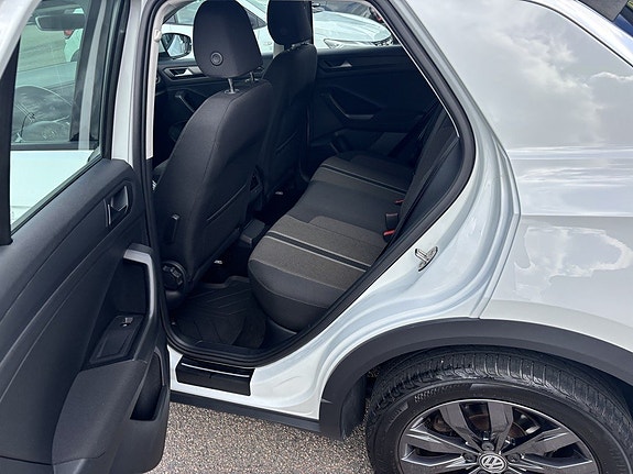 Volkswagen T-Roc 9 of 14