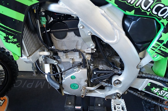 Kawasaki KXF 250 2 of 8