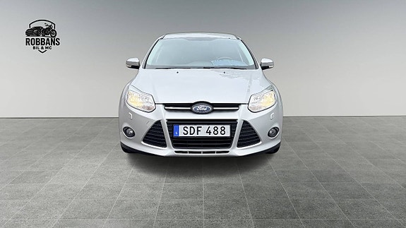 Ford Focus 2 of 12