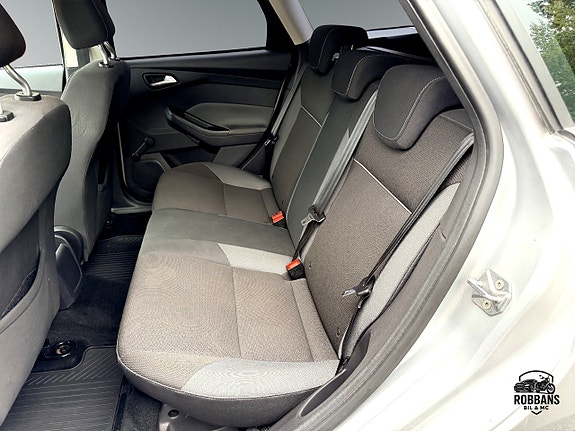 Ford Focus 10 of 12