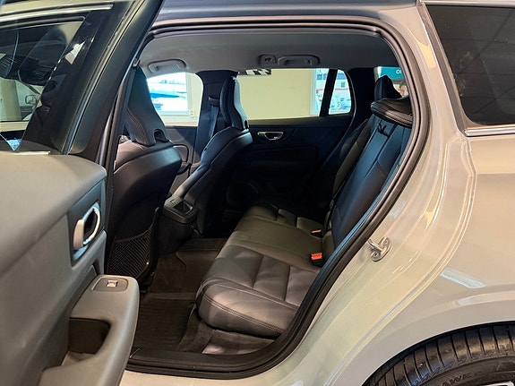 Volvo V60 22 of 27