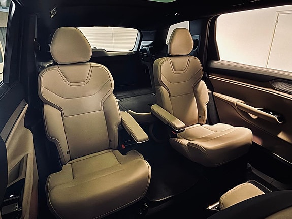 Volvo EX90 14 of 27