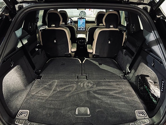 Volvo EX90 10 of 27