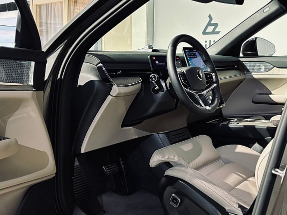 Volvo EX90 19 of 27