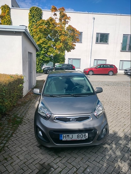 Kia Picanto 2 of 5