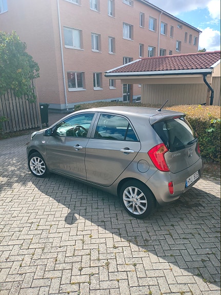 Kia Picanto 4 of 5