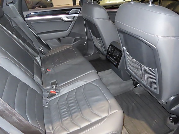 Volkswagen Touareg 9 of 27